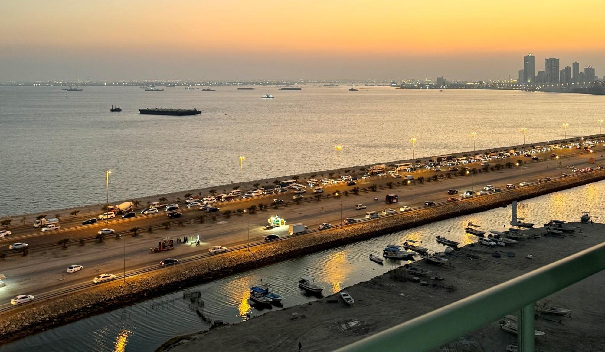 Al Safwa One Apartment Al Hidd Luaran gambar
